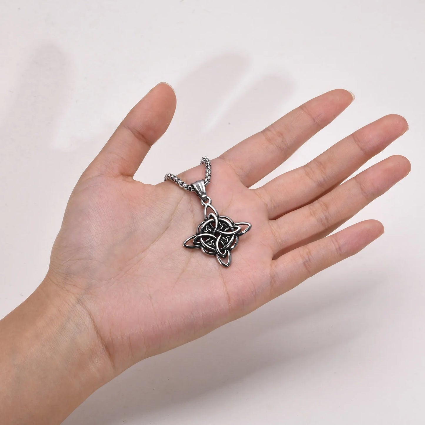 Vintage Celtic Knot Necklace – Timeless Unisex Design for Strength, Unity & Heritage